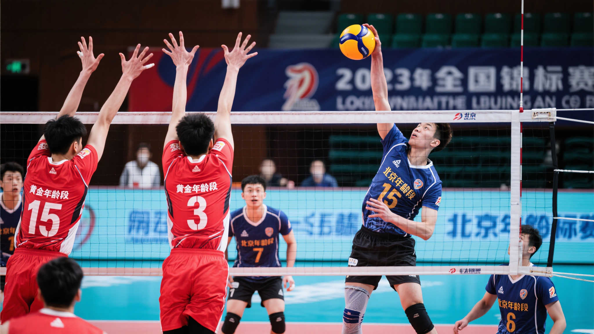 北京男排积极备战全运会,老中青结合剑指冠军 放眼当下,北京队中的“黄金年龄段”选手已完全处于巅